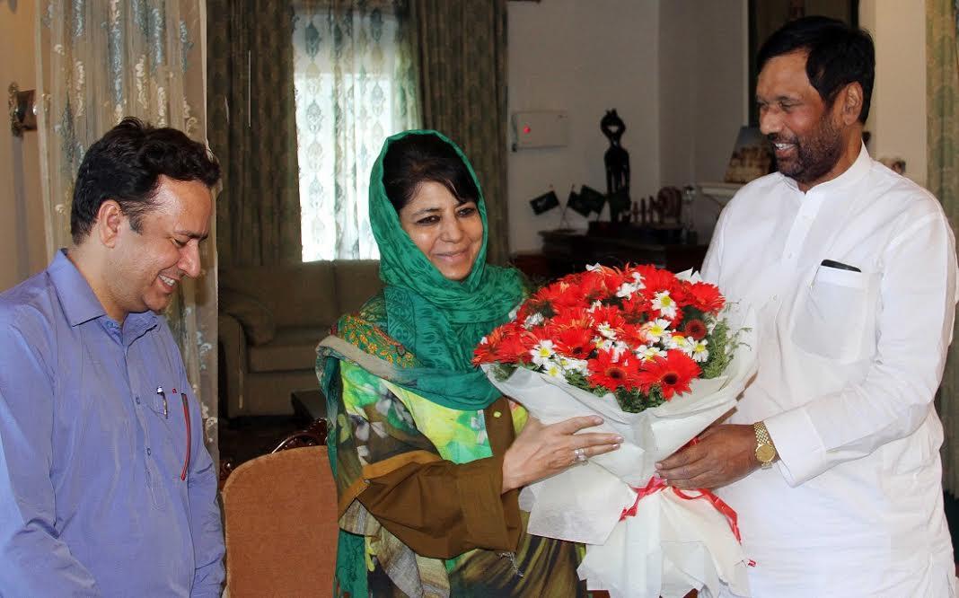 Pasawn calls on Mehbooba